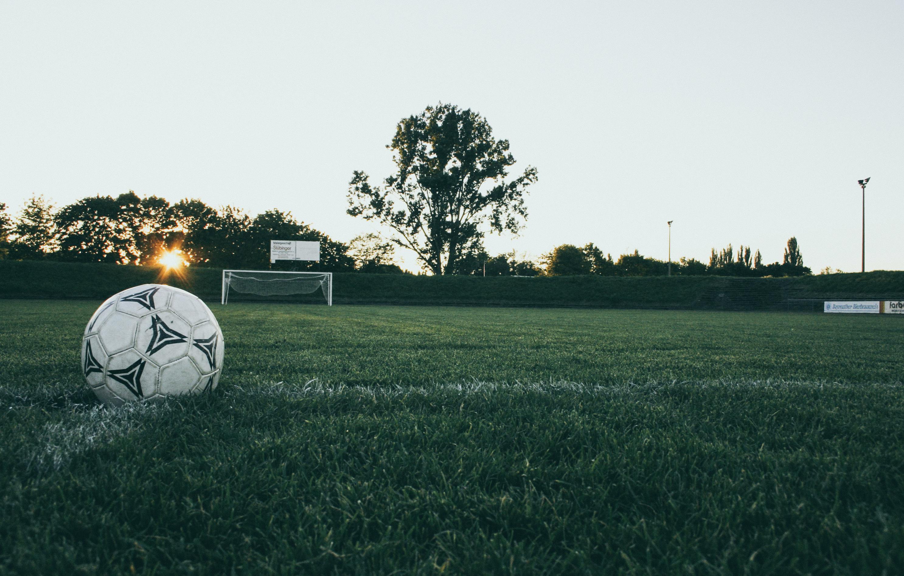 Total Cards Over/Under Predictions: How to Forecast Football Booking Markets